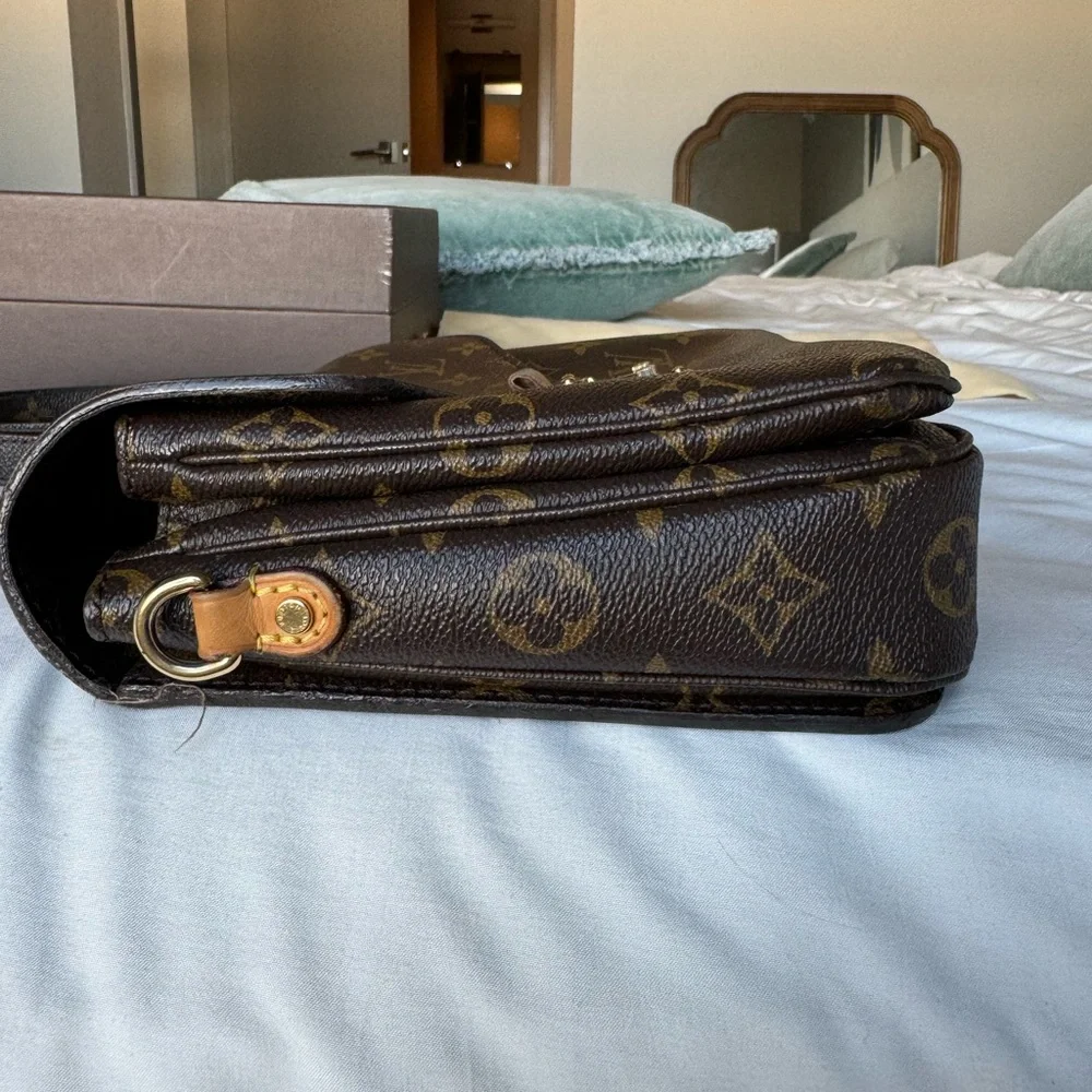 Louis Vuitton Pochette Métis - Picture 6 of 13